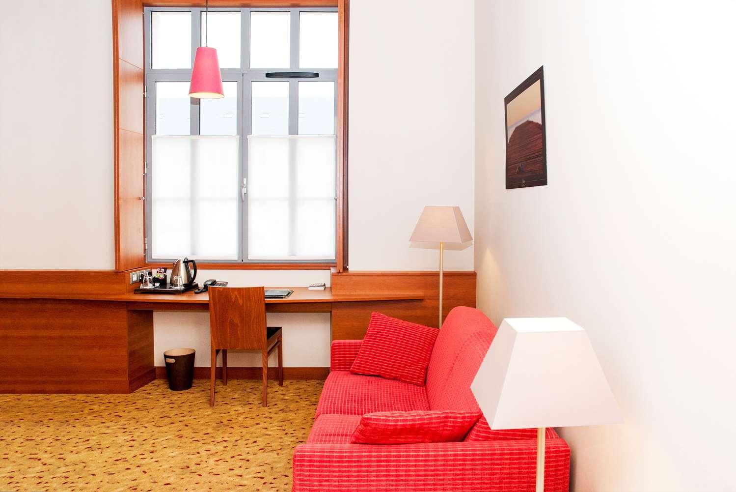 Châteauroux Best Western Plus Hotel Colbert מראה חיצוני תמונה